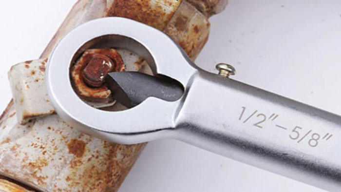 How does one use a nut splitter to crack a nut